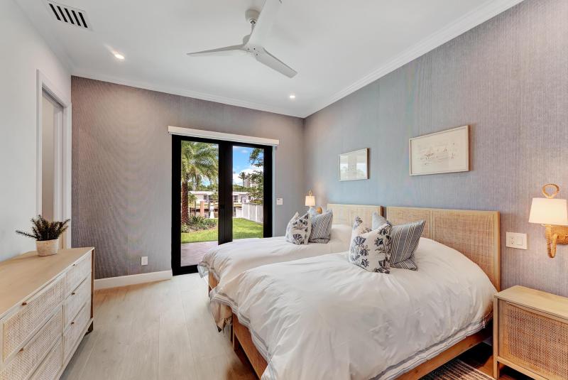  Single Family Homes Photo 20:  Pompano Beach,  FL 33062