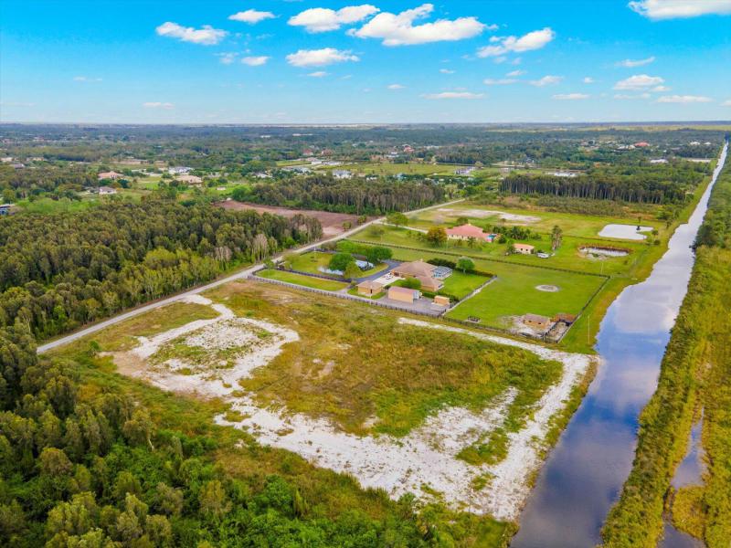  Commercial & Industrial Land Images 