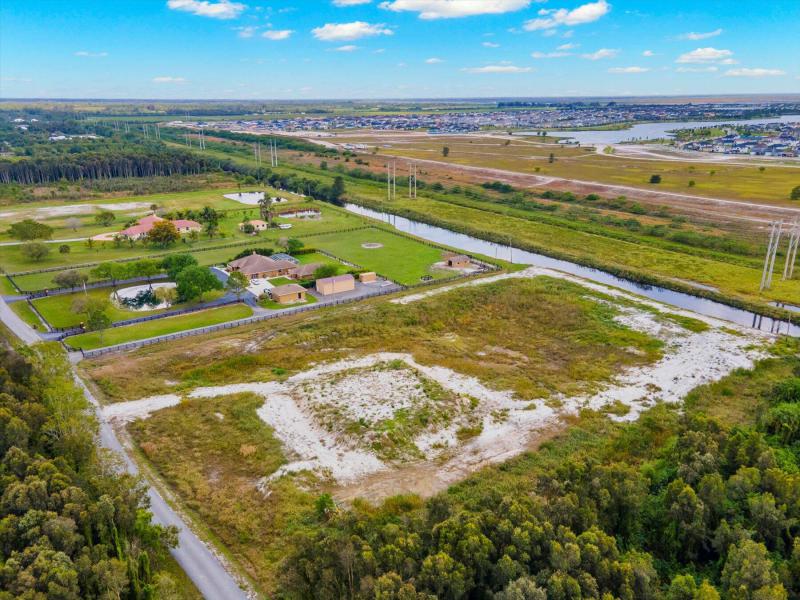  Commercial & Industrial Land Images 