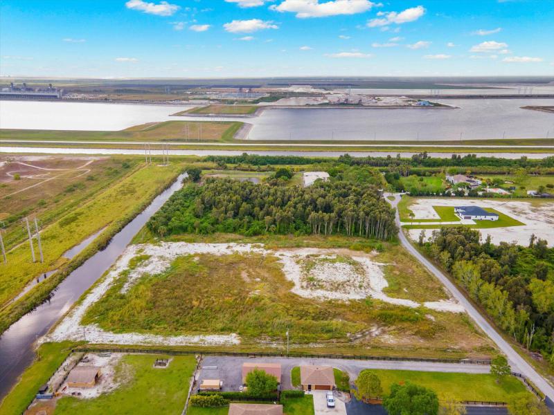  Commercial & Industrial Land Images 