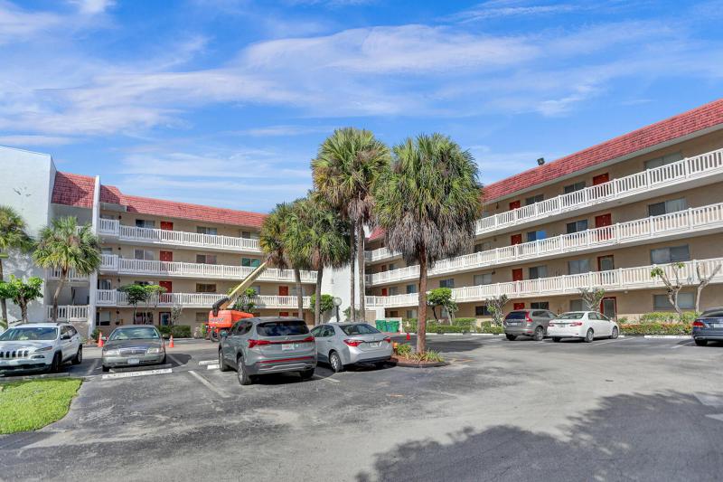  Condo & Townhome Photos