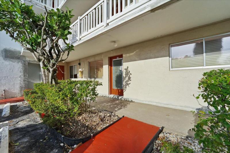  Condo & Townhome Photos