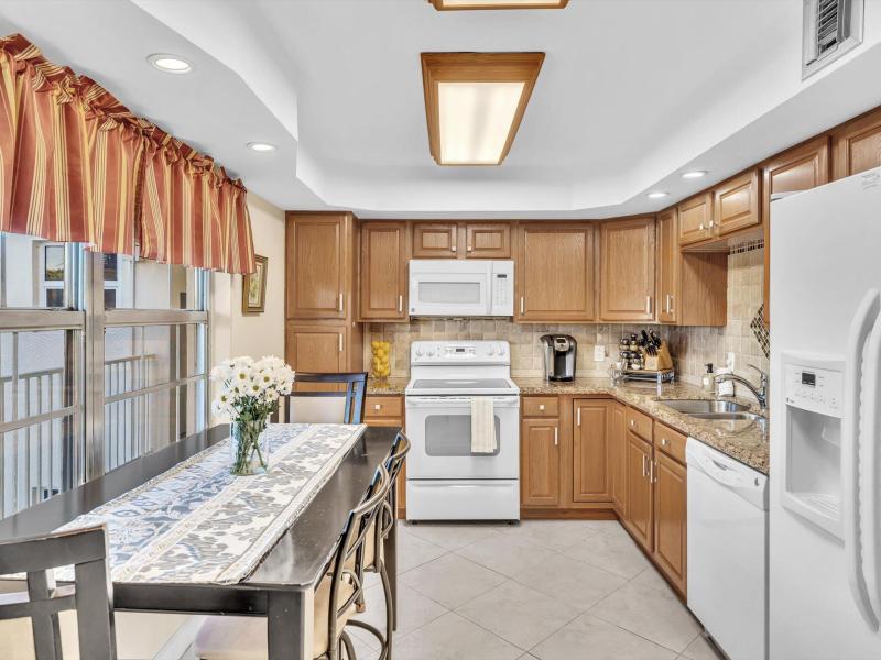  Condo & Townhome Photos