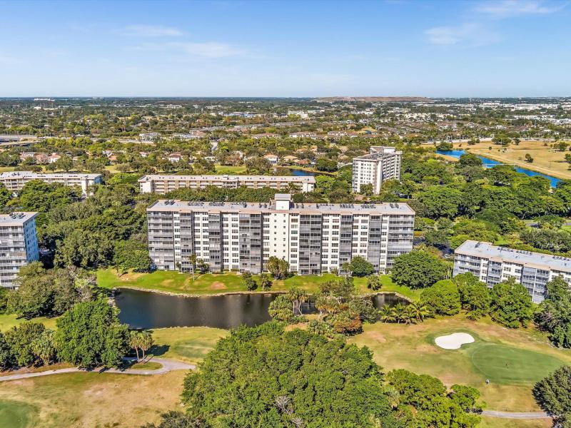  Condo & Townhome Photos