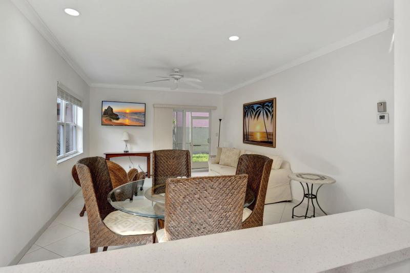  Condo & Townhome Photos