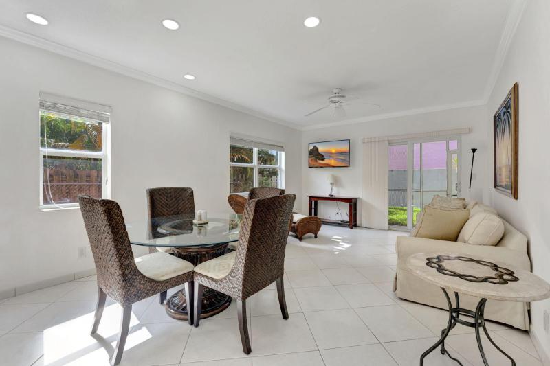  Condo & Townhome Photos