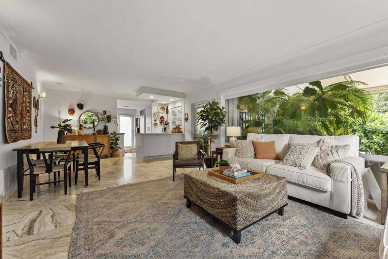  Condo & Townhome Photos
