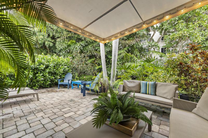  Condo & Townhome Photos