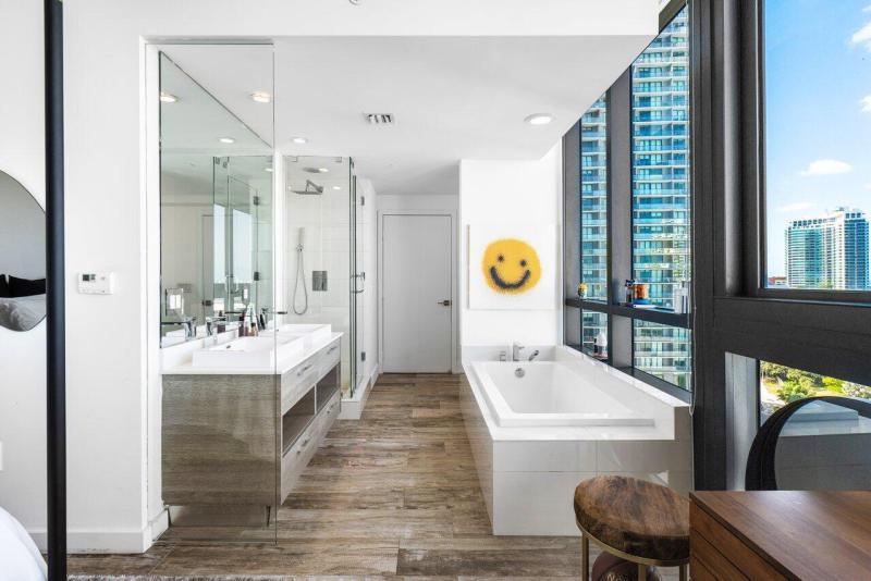  Condo & Townhome Photos