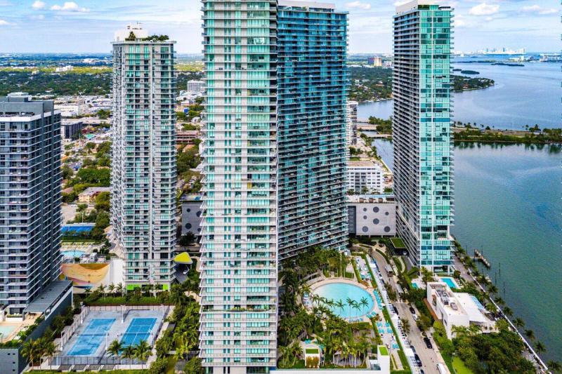  Condo & Townhome Photos