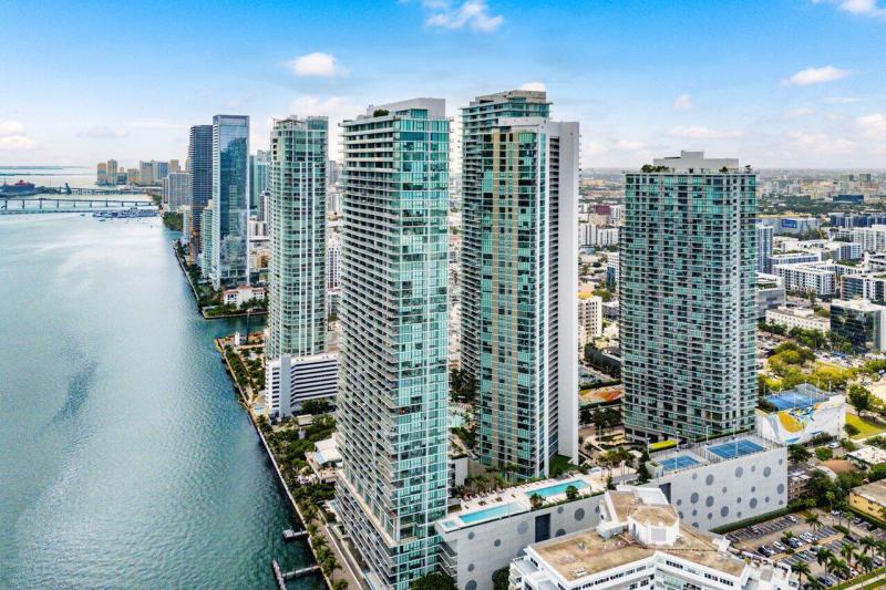  Condo & Townhome Photos