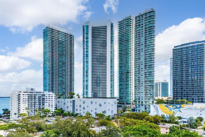  Condo & Townhome Photos