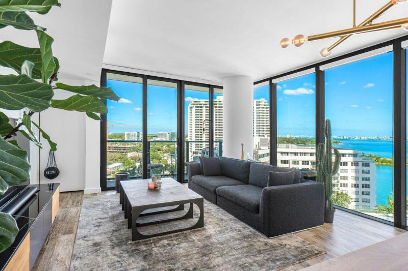  Condo & Townhome Photos