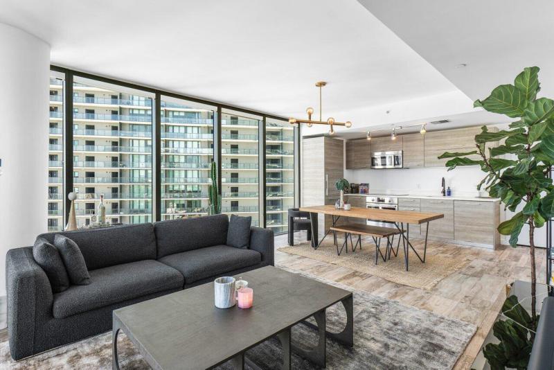  Condo & Townhome Photos