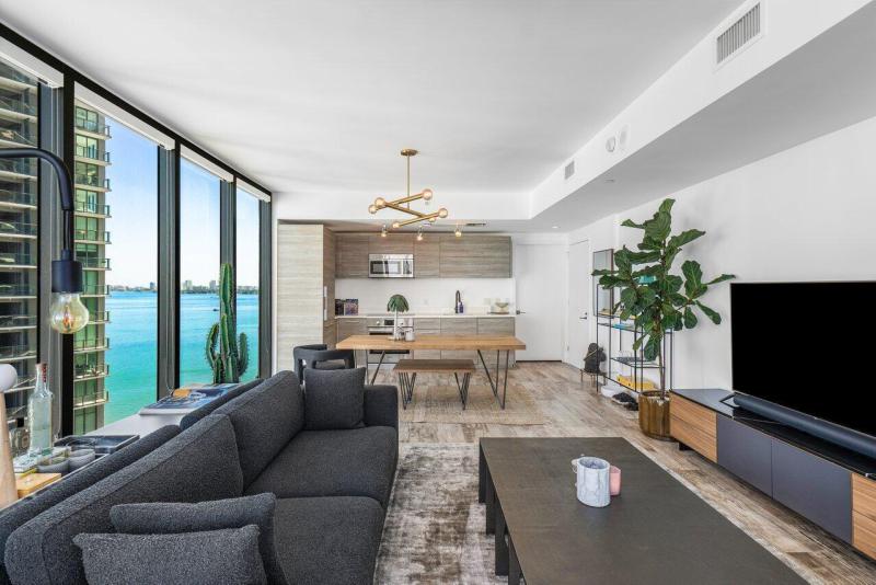  Condo & Townhome Photos