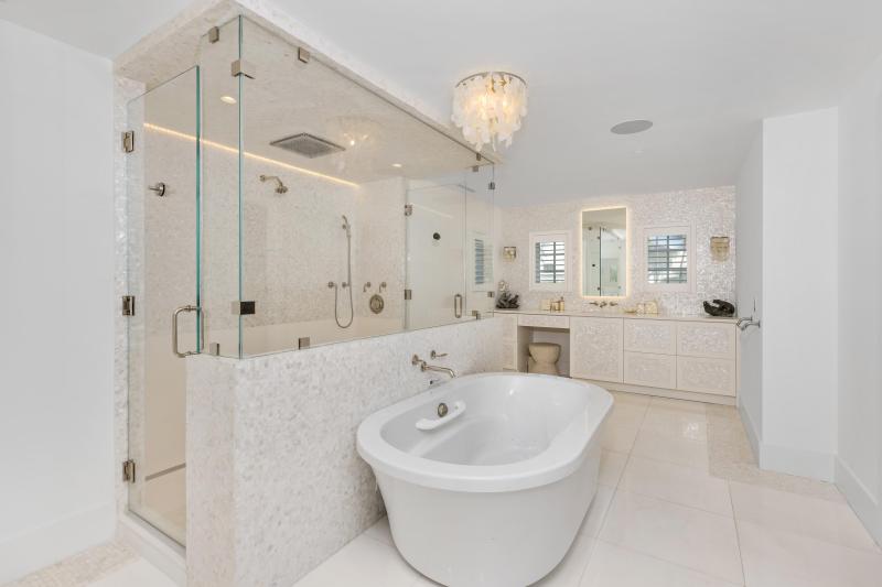  Single Family Homes Photo 24:  Palm Beach,  FL 33480