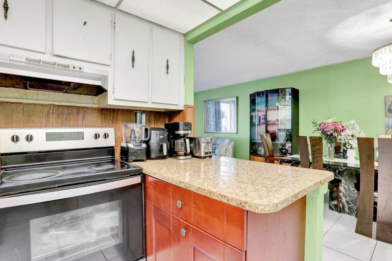  Condo & Townhome Photos