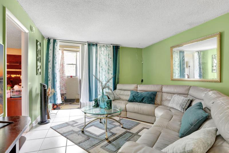  Condo & Townhome Photos