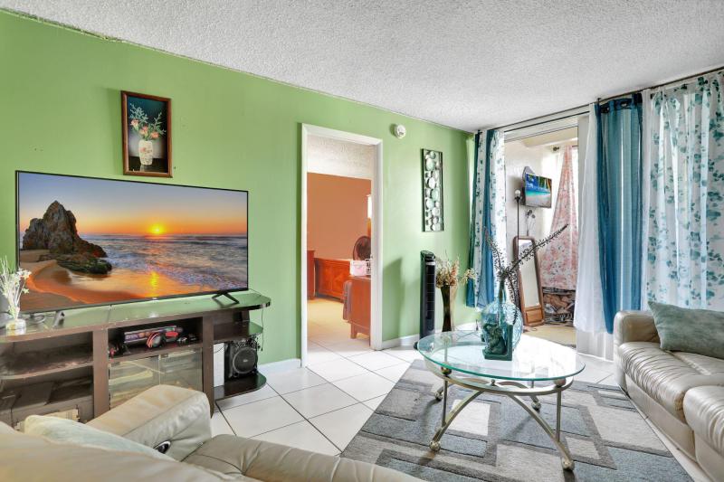  Condo & Townhome Photos