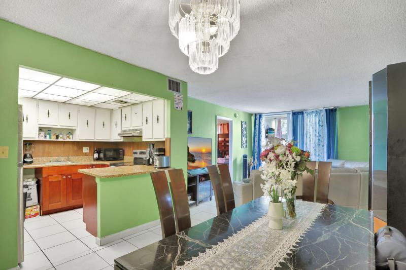  Condo & Townhome Photos