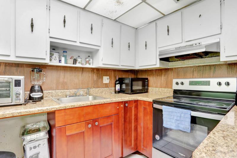  Condo & Townhome Photos