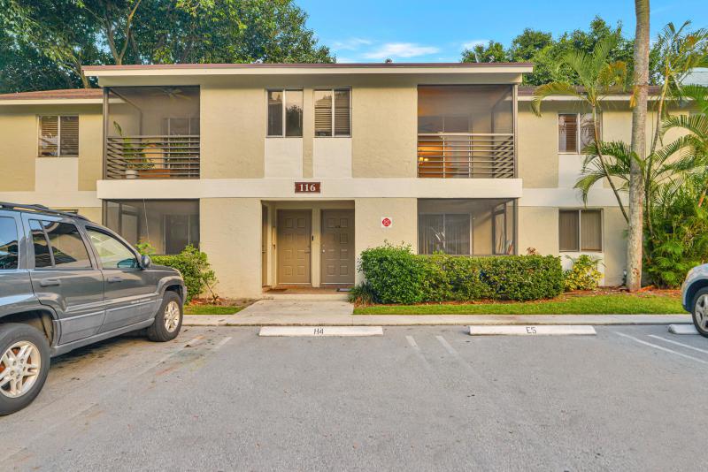  Condo & Townhome Photos