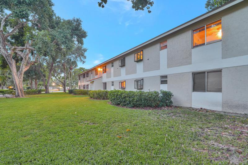  Condo & Townhome Photos