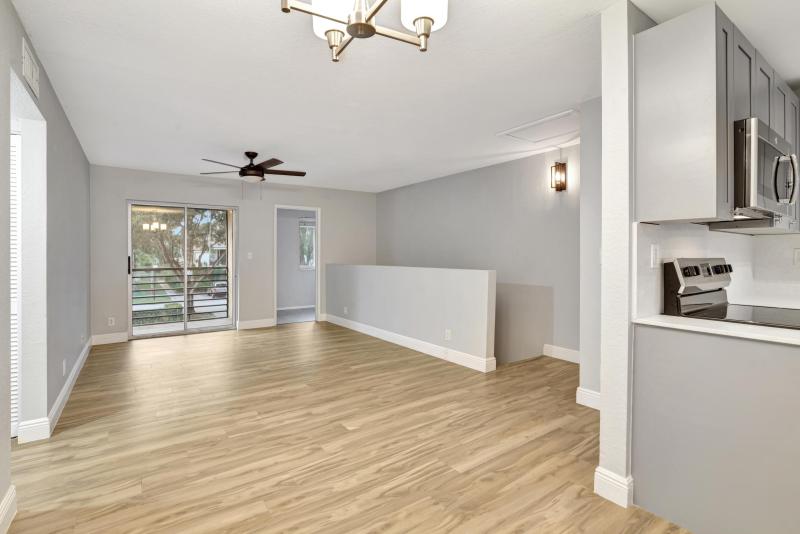  Condo & Townhome Photos
