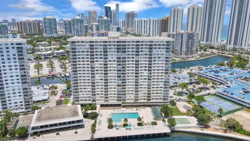  Condo & Townhome Photos