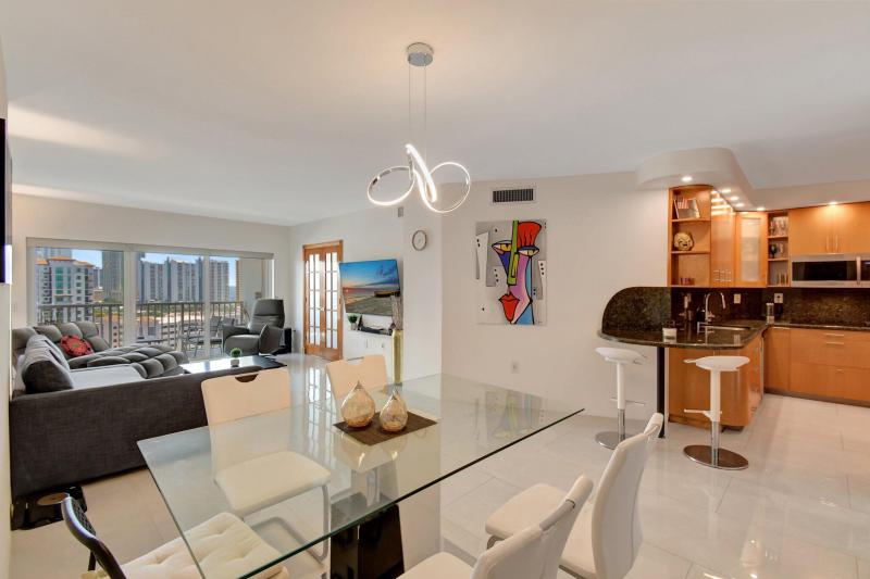  Condo & Townhome Photos