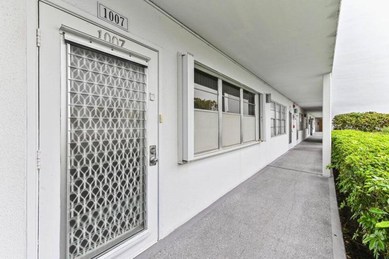  Condo & Townhome Photos