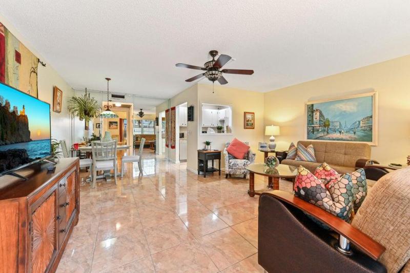  Condo & Townhome Photos