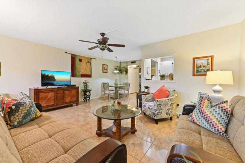  Condo & Townhome Photos