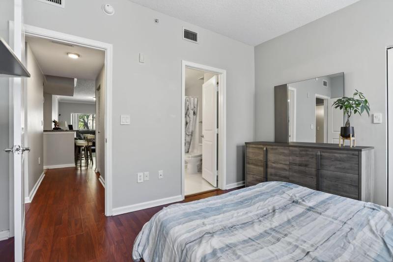  Condo & Townhome Photos