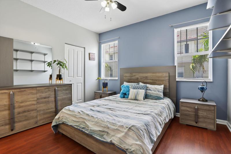 Condo & Townhome Photos