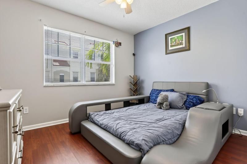  Condo & Townhome Photos