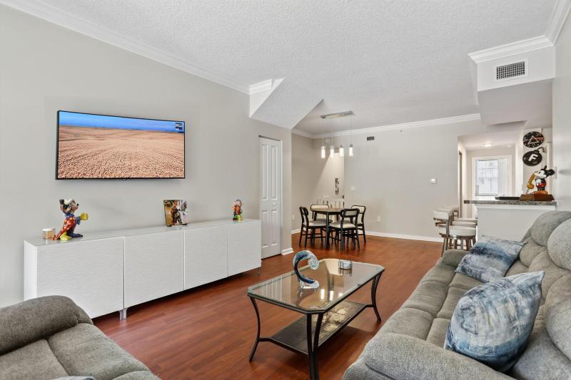  Condo & Townhome Photos