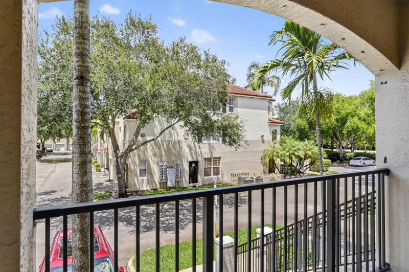  Condo & Townhome Photos
