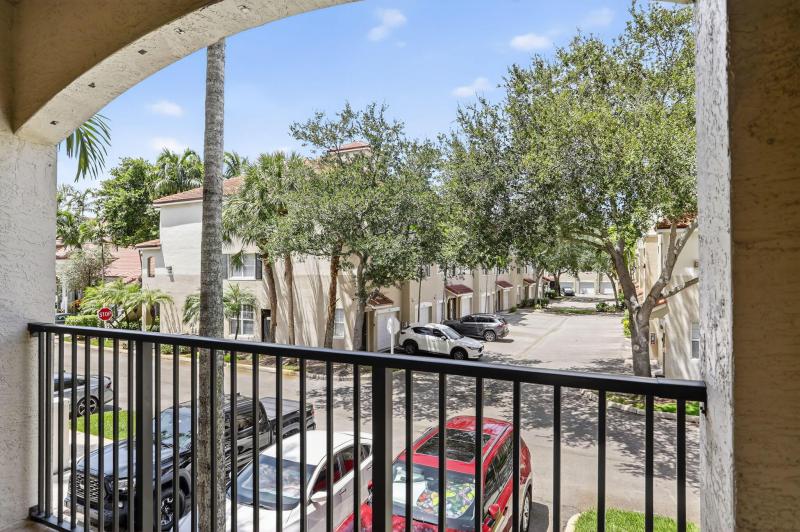  Condo & Townhome Photos