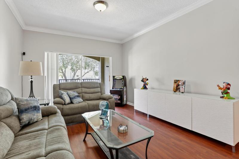  Condo & Townhome Photos