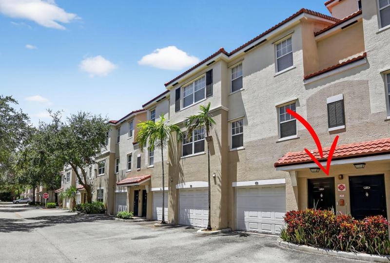  Condo & Townhome Photos