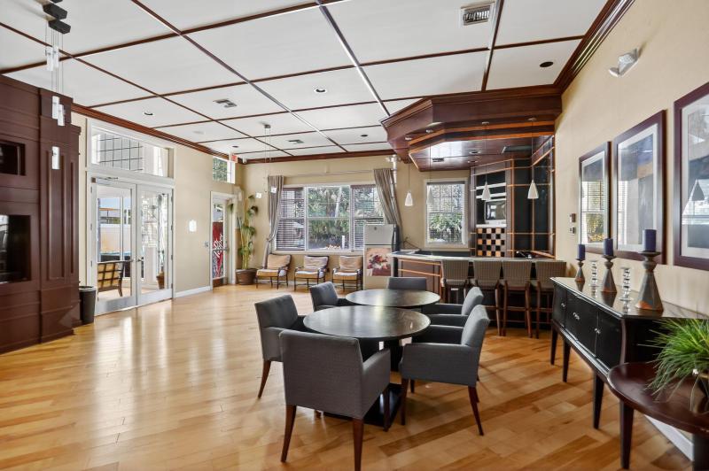  Condo & Townhome Photos