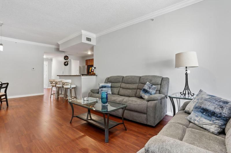  Condo & Townhome Photos