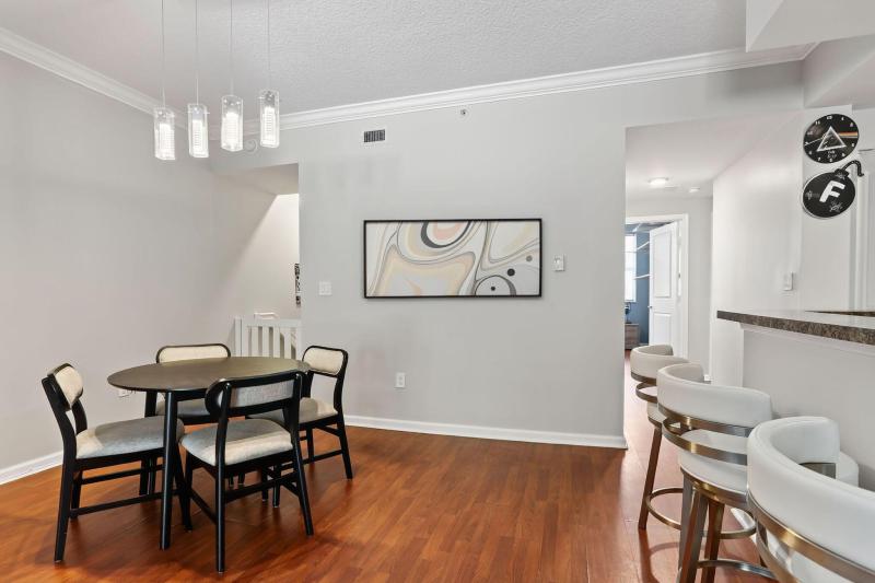  Condo & Townhome Photos