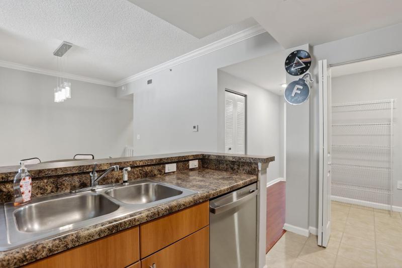  Condo & Townhome Photos
