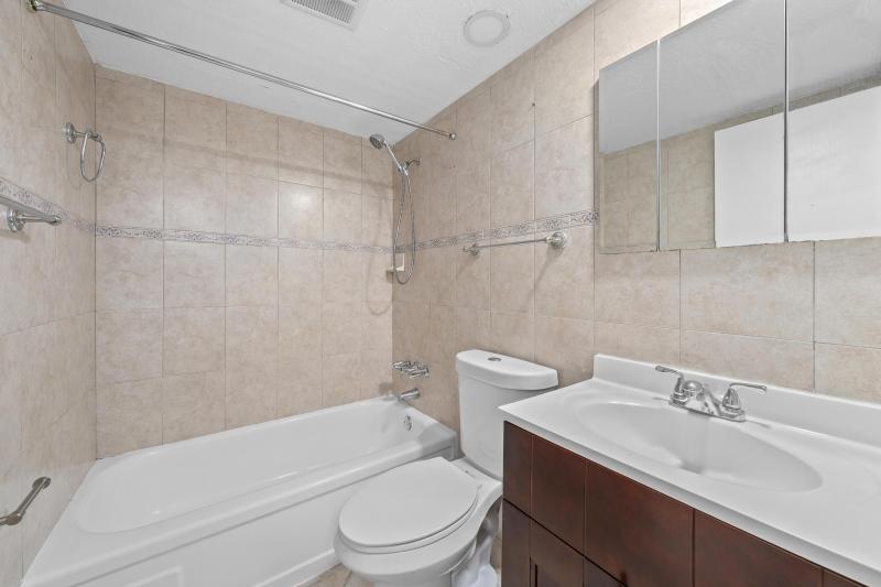  Condo & Townhome Photos