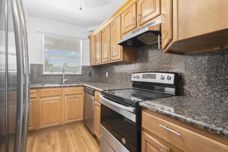  Condo & Townhome Photos