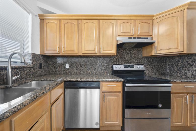  Condo & Townhome Photos