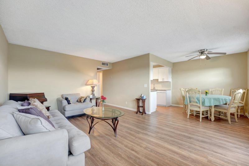  Condo & Townhome Photos