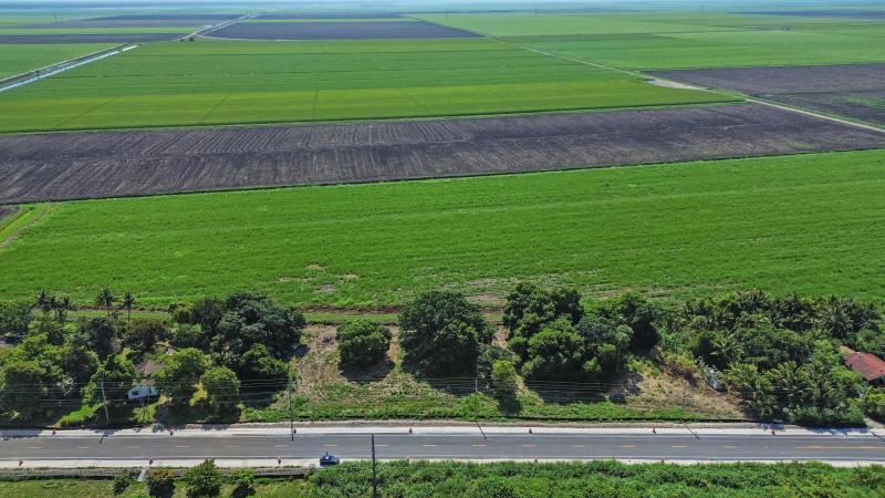  Commercial & Industrial Land Images 